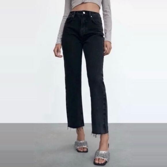 Zara High-Waist Cropped Straight Leg Raw Hem Jeans Black Denim size 12 - Picture 1 of 13
